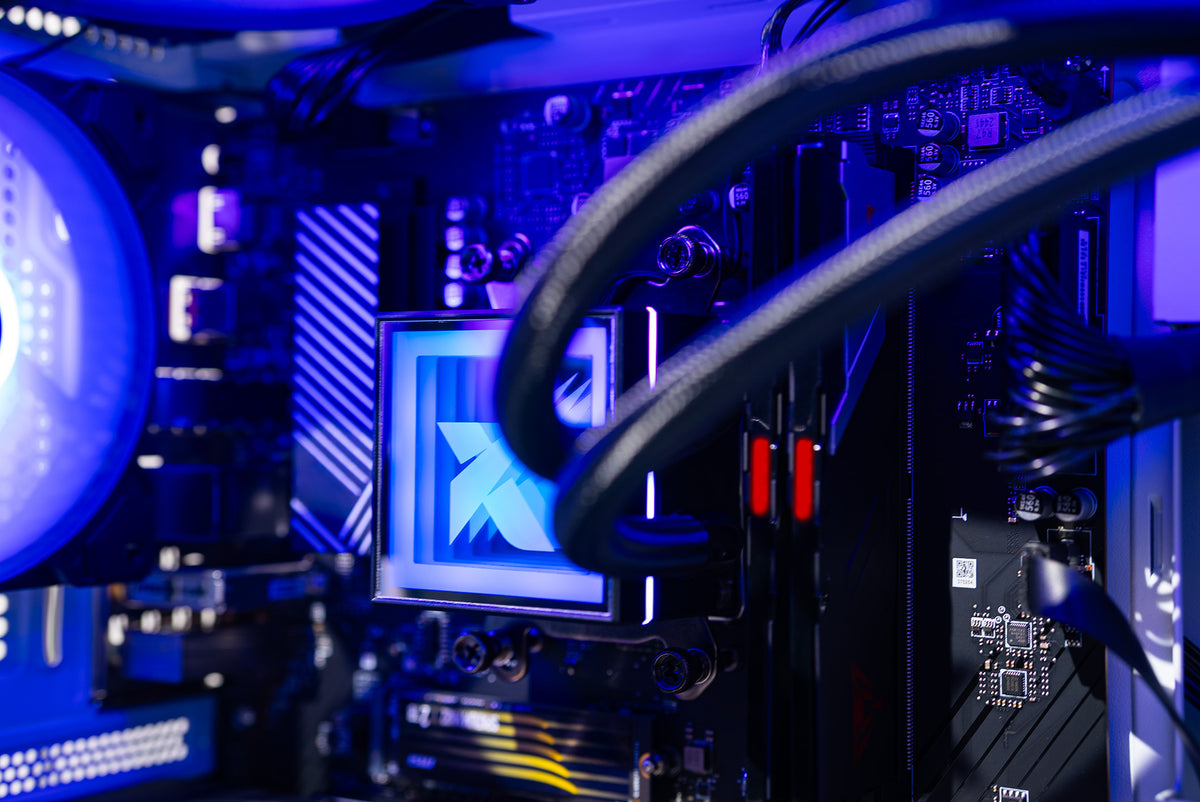 X-2 R5 7600 + RTX 5070 XEN White