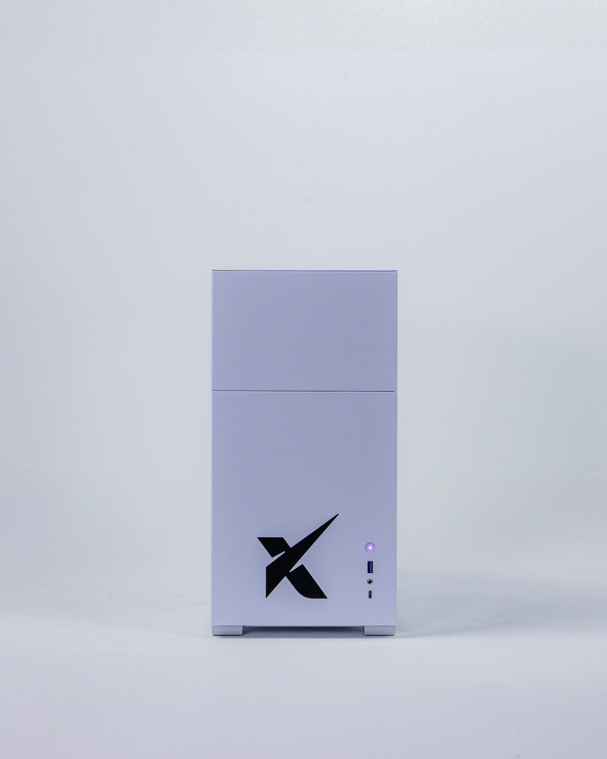 Xidax X-6 white Xen case with tower air cooler and GeForce RTX graphics card